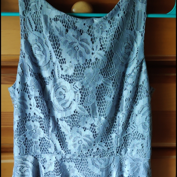 Flower lace dress - Picture 3 of 3